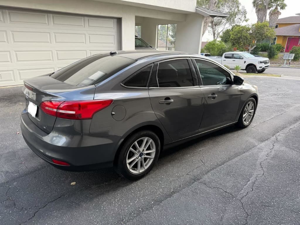 Ford Focus — photo 2