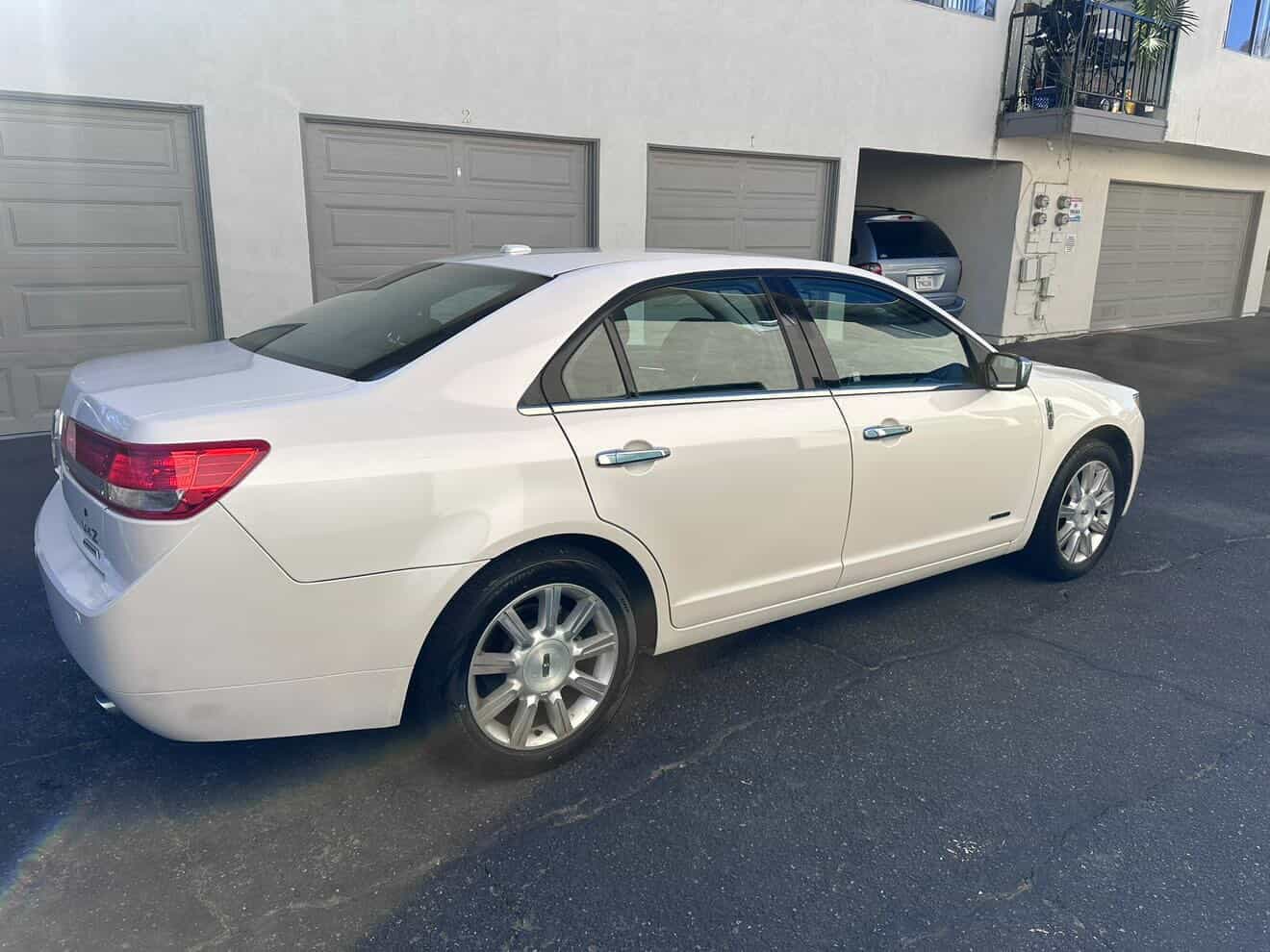 Lincoln MKZ Hybrid — photo 2
